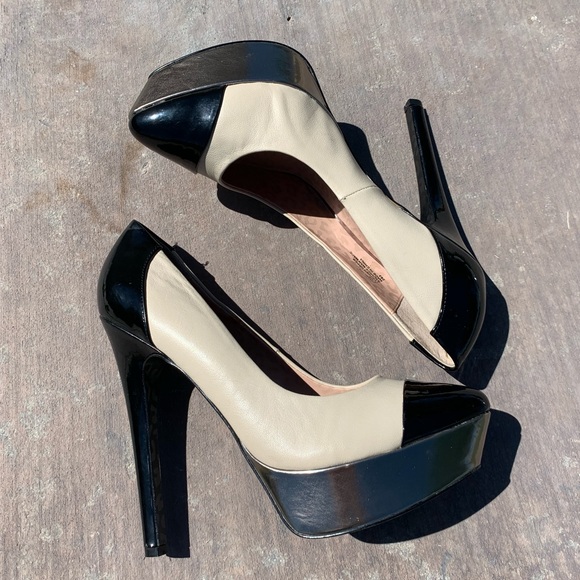 ❌SOLD❌Betsy Johnson Charlise Platform Pump 8.5 - Picture 3 of 8